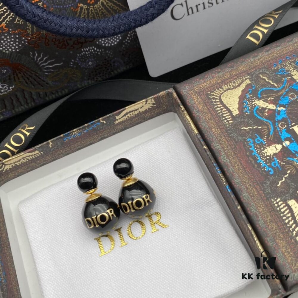 692ff92d99f2d84055c8e3d2 Dior New Style Letter Star Resin Elegant and Individual Stud Earrings