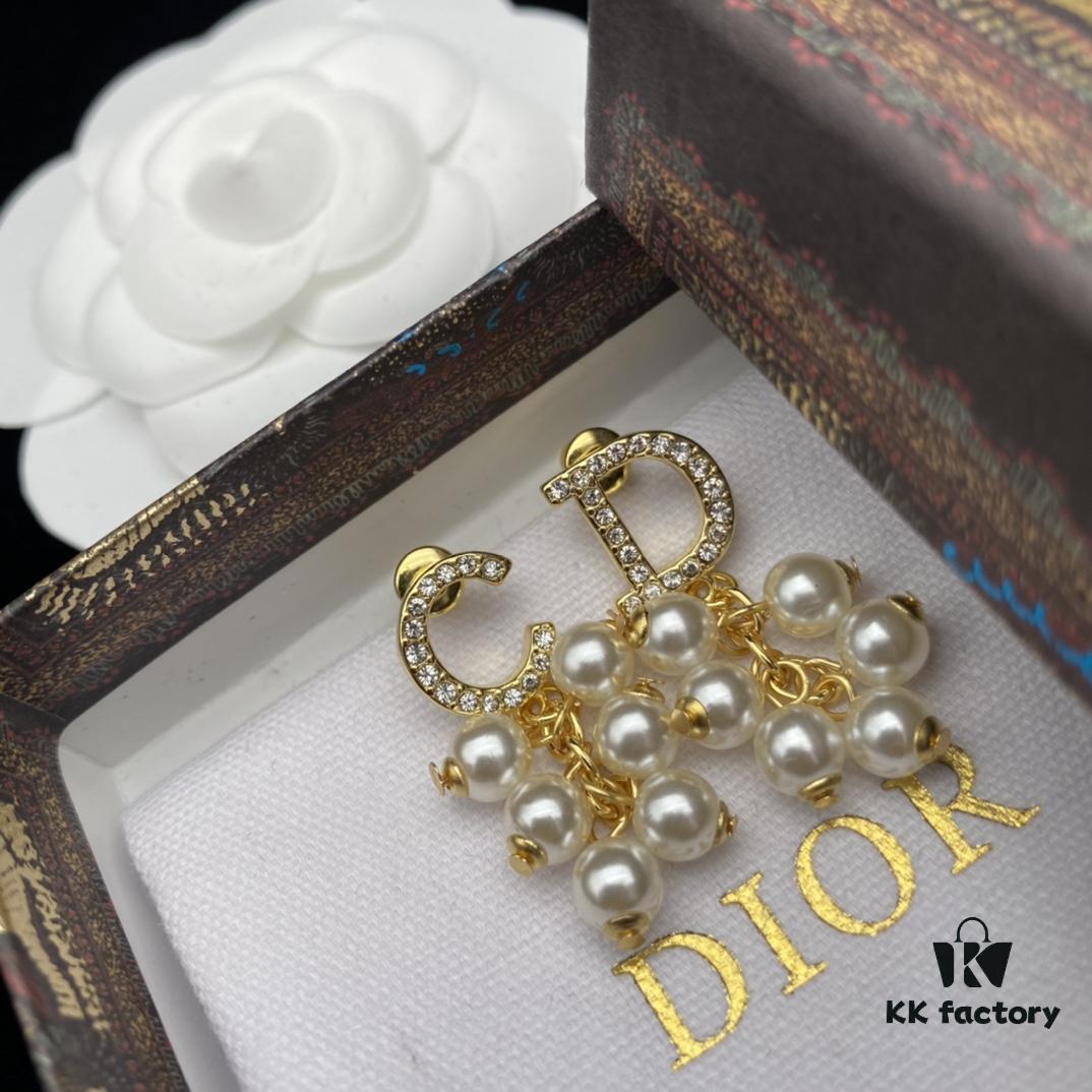 692ff93199f2d84055c8e3da Dior New Style Letter Pearl Inlaid Diamond Elegant Retro Stud Earrings