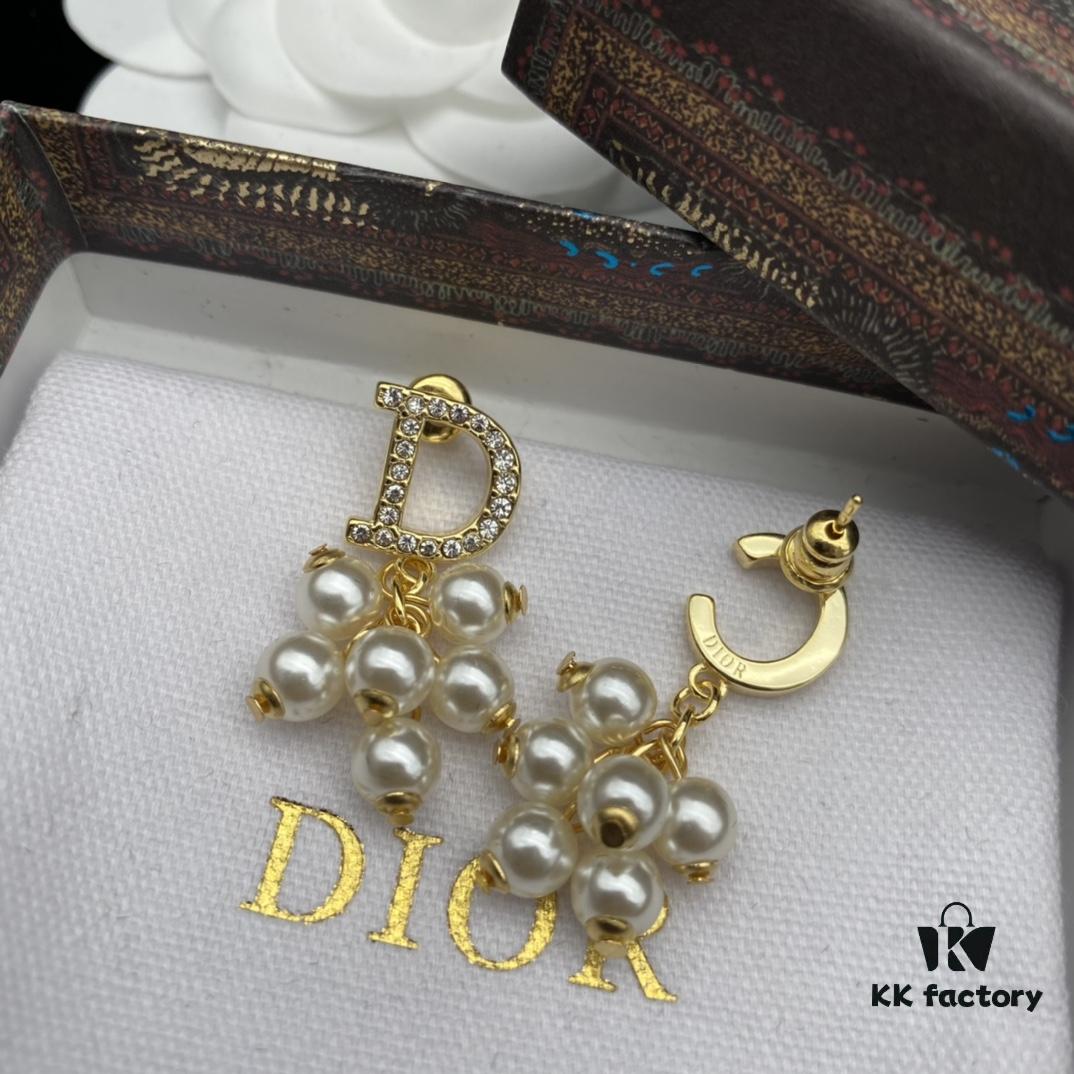 692ff93299f2d84055c8e3dd Dior New Style Letter Pearl Inlaid Diamond Elegant Retro Stud Earrings