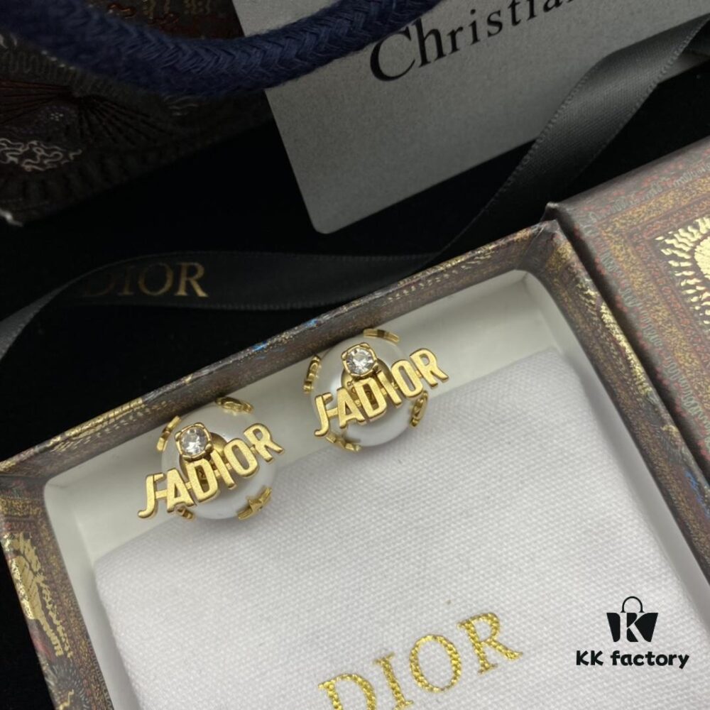 692ff93a99f2d84055c8e3ea Dior New Style Letter Pearl Inlaid Diamond Fashion Elegant Stud Earrings