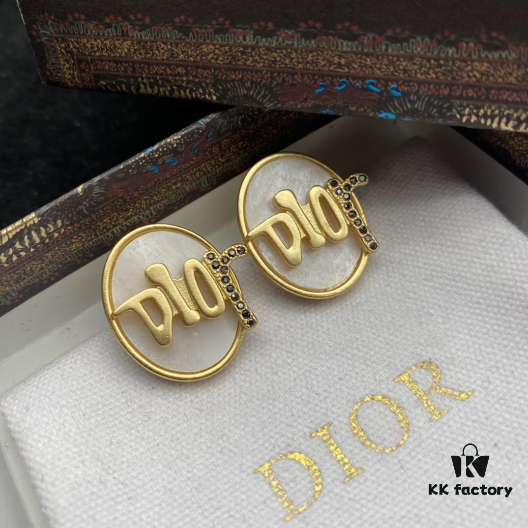 692ff95399f2d84055c8e410 Dior New Model Letter Mother-of-Pearl Diamond-Inlaid Elegant Vintage Stud Earrings