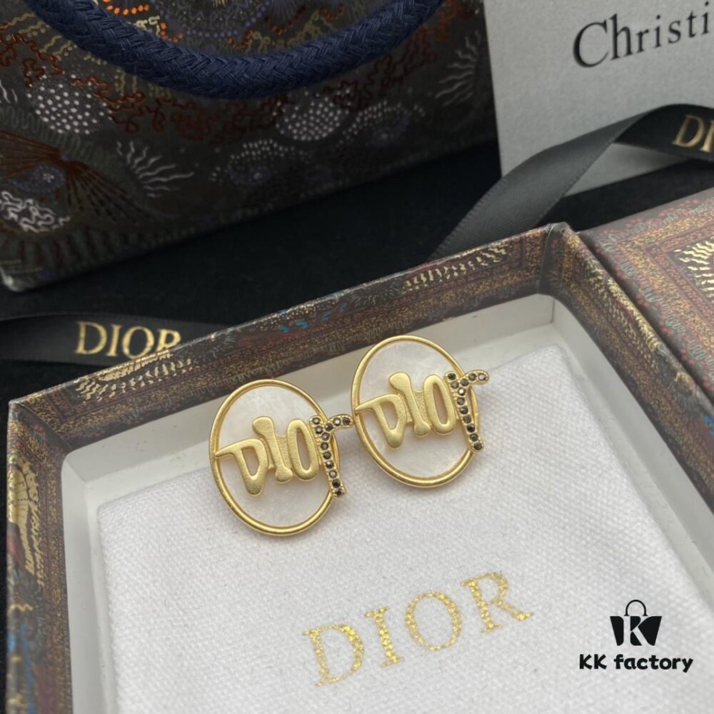 692ff95499f2d84055c8e411 Dior New Model Letter Mother-of-Pearl Diamond-Inlaid Elegant Vintage Stud Earrings