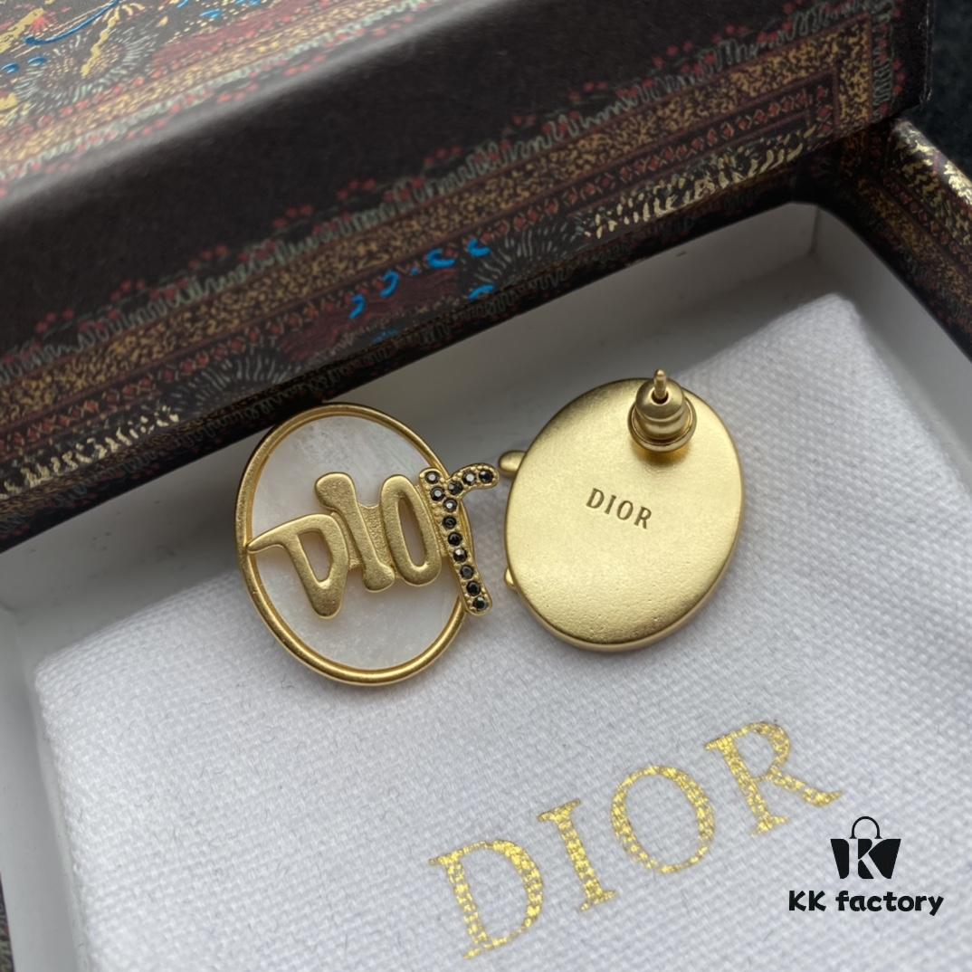 692ff95899f2d84055c8e415 Dior New Model Letter Mother-of-Pearl Diamond-Inlaid Elegant Vintage Stud Earrings