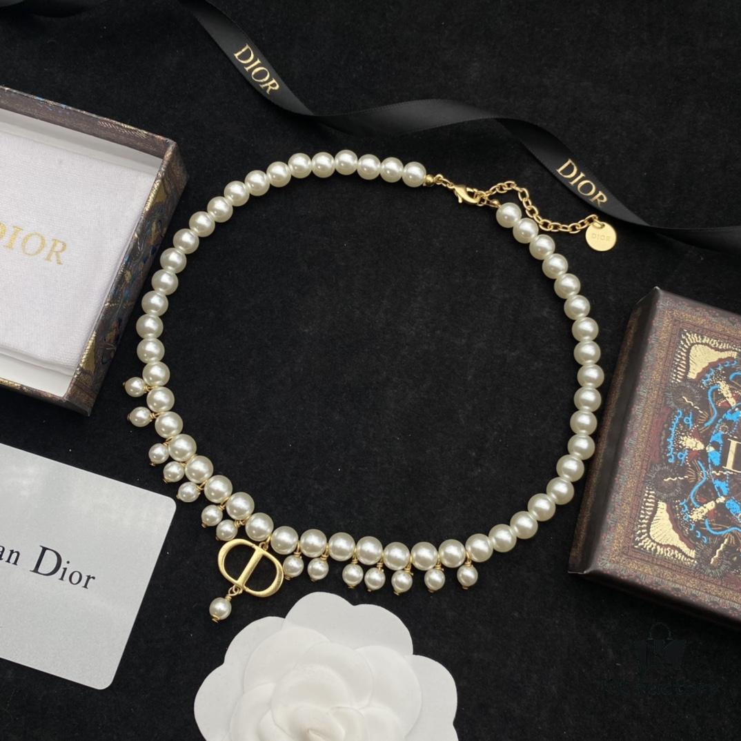 692ff96599f2d84055c8e422 Dior New Letter Pearl Elegant Vintage Necklace and Bracelet