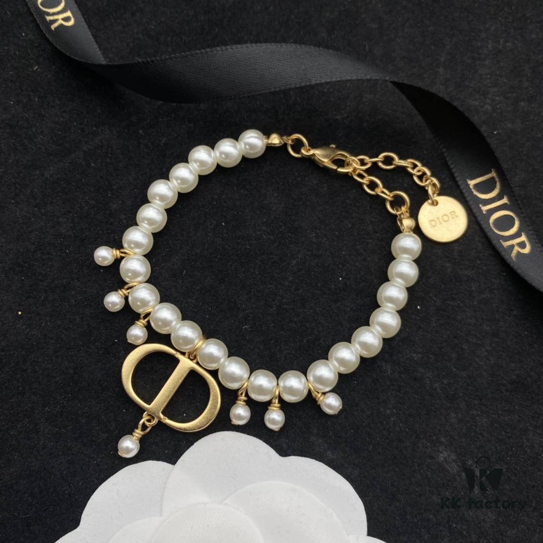 692ff96899f2d84055c8e426 Dior New Letter Pearl Elegant Vintage Necklace and Bracelet