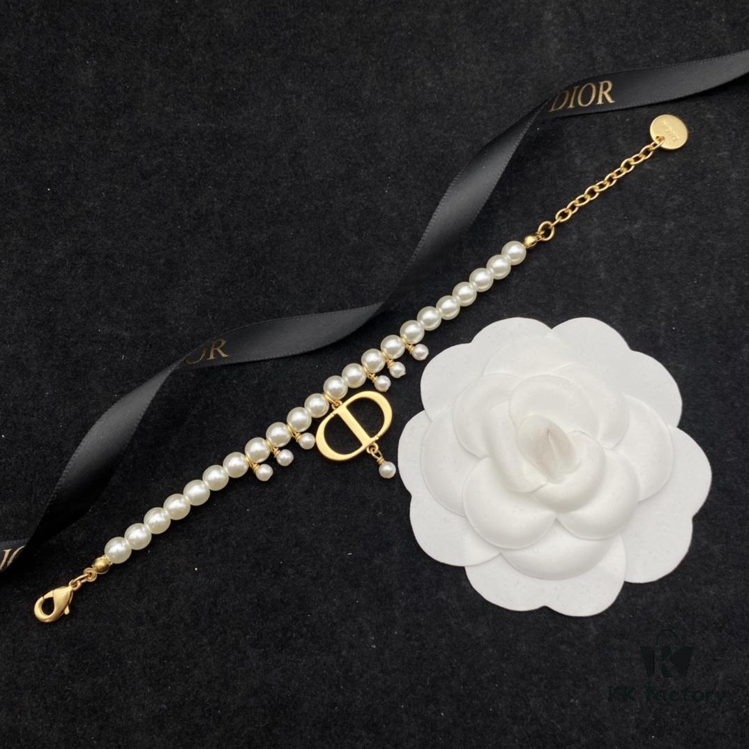 692ff96999f2d84055c8e427 Dior New Letter Pearl Elegant Vintage Necklace and Bracelet