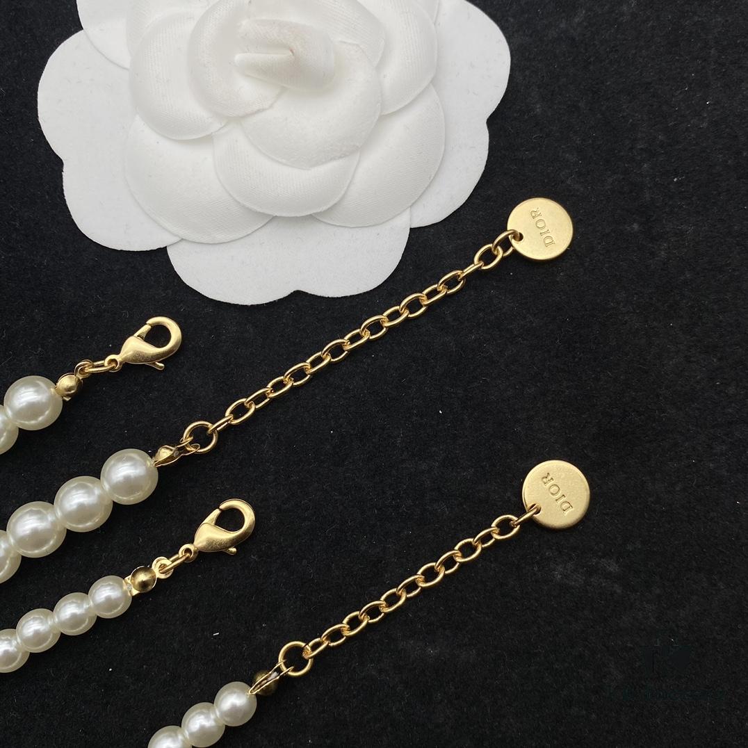 692ff96c99f2d84055c8e42b Dior New Letter Pearl Elegant Vintage Necklace and Bracelet