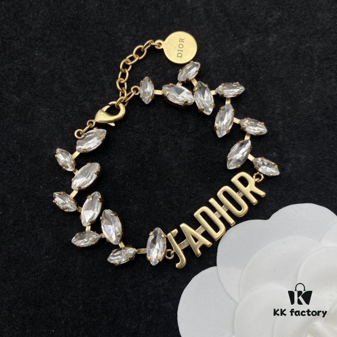 692ff96d99f2d84055c8e42c Dior New Diamond-Inlaid Letter Fashion Elegant Set