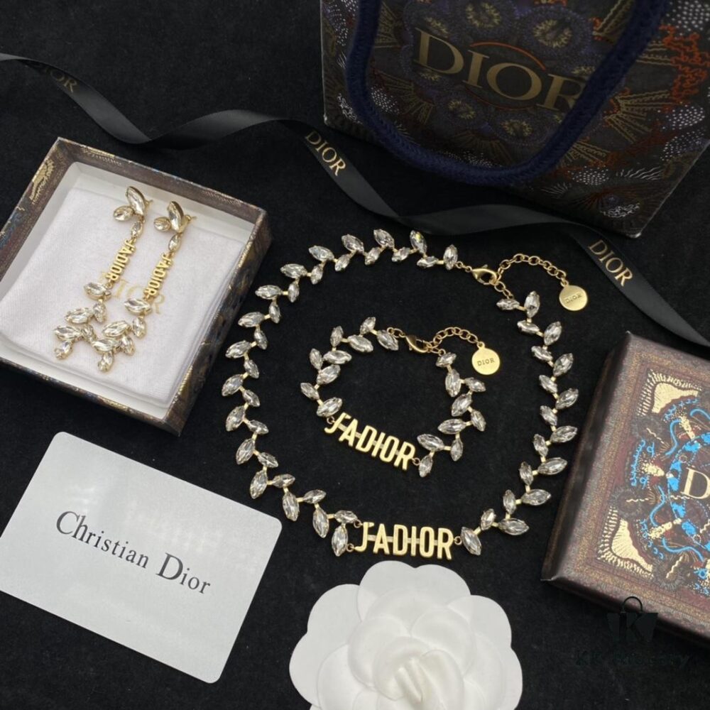 692ff96d99f2d84055c8e42e Dior New Diamond-Inlaid Letter Fashion Elegant Set