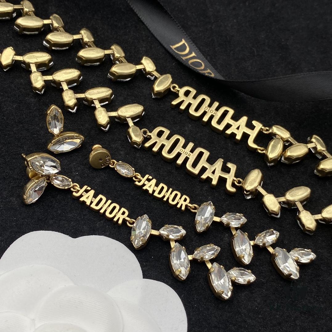 692ff97099f2d84055c8e431 Dior New Diamond-Inlaid Letter Fashion Elegant Set