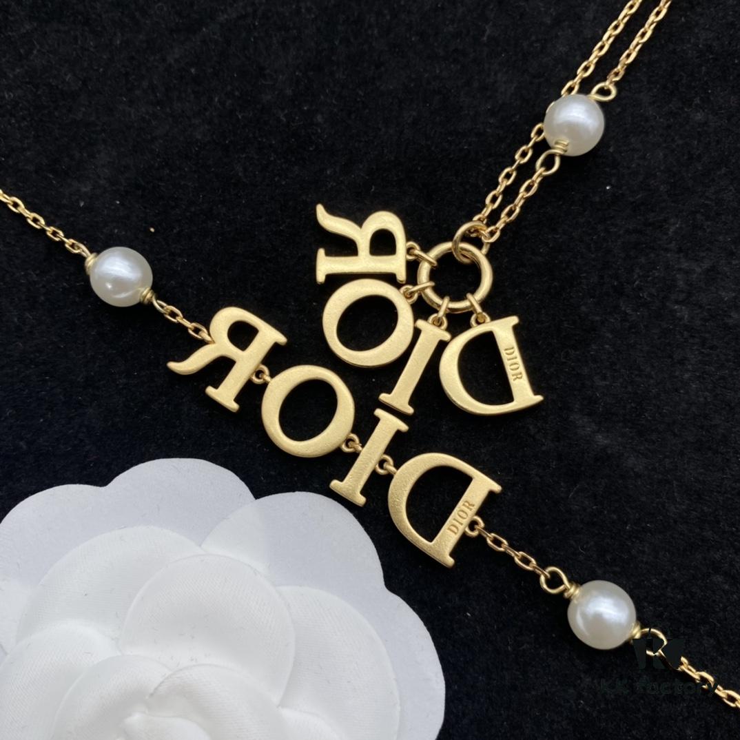 692ff97799f2d84055c8e43c Dior New Style Letter Pearl Fashion Elegant Necklace and Bracelet