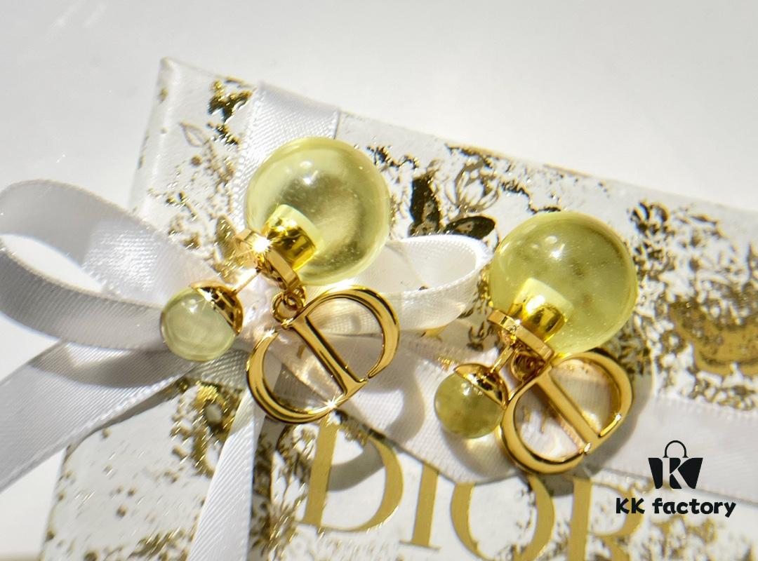 692ff98699f2d84055c8e44f New Arrival DIOR CD Small and Large Pearl Stud Earrings