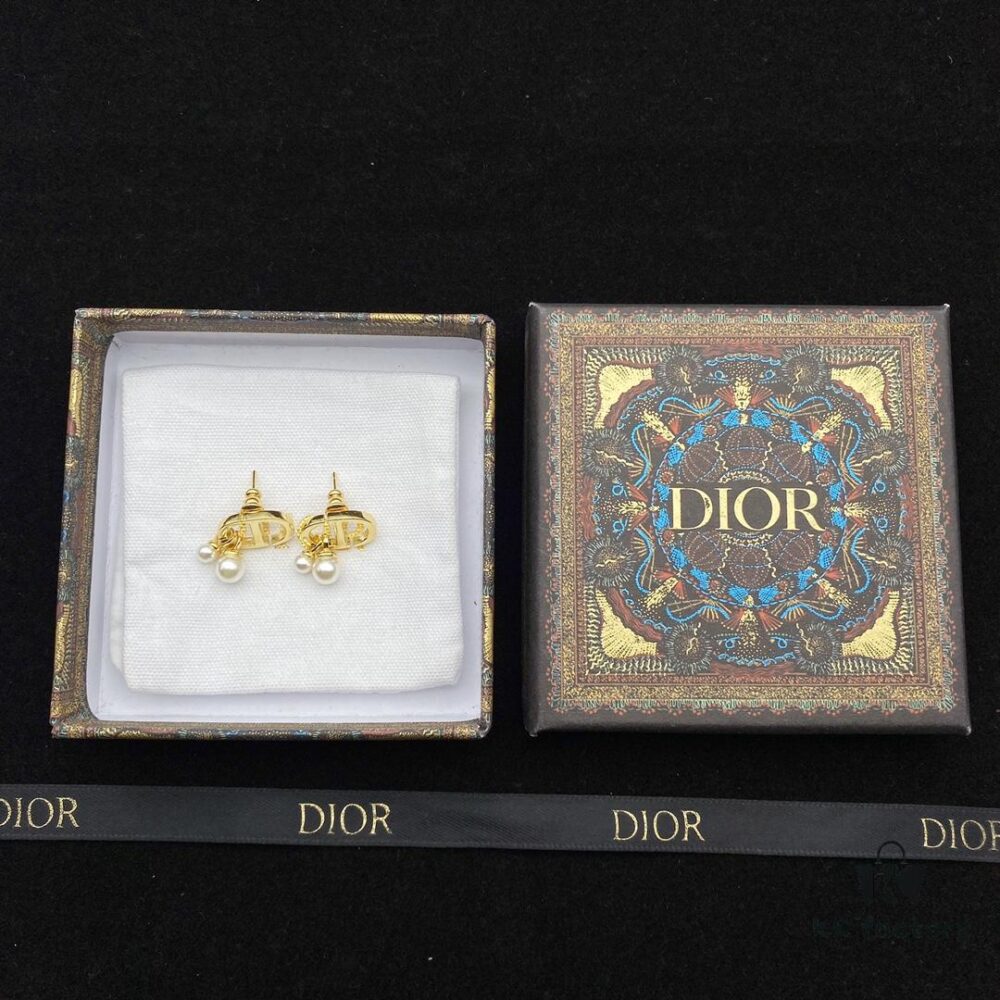 692ff98b99f2d84055c8e453 Dior CD Pearl Stud Earrings