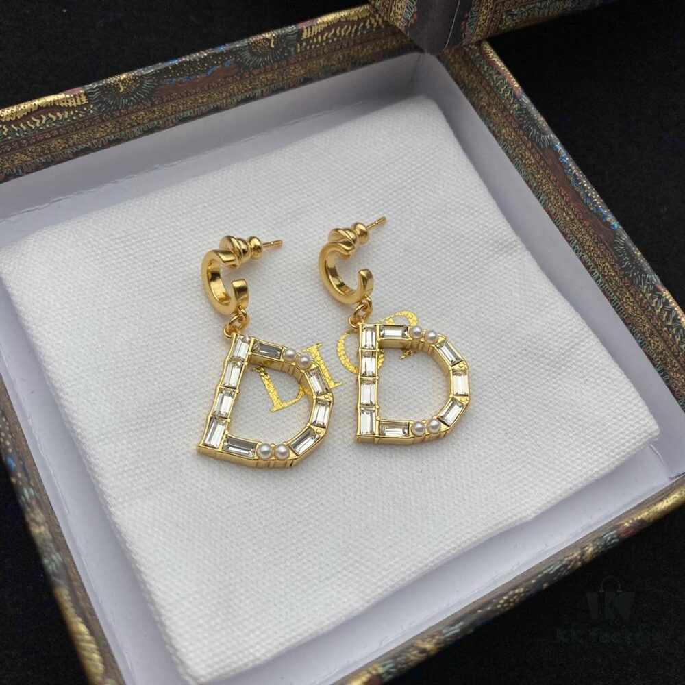 692ff98f99f2d84055c8e458 Dior CD Stud Earrings with Top Zircon, Pearl, Elegant and Low-key, Super Beautiful