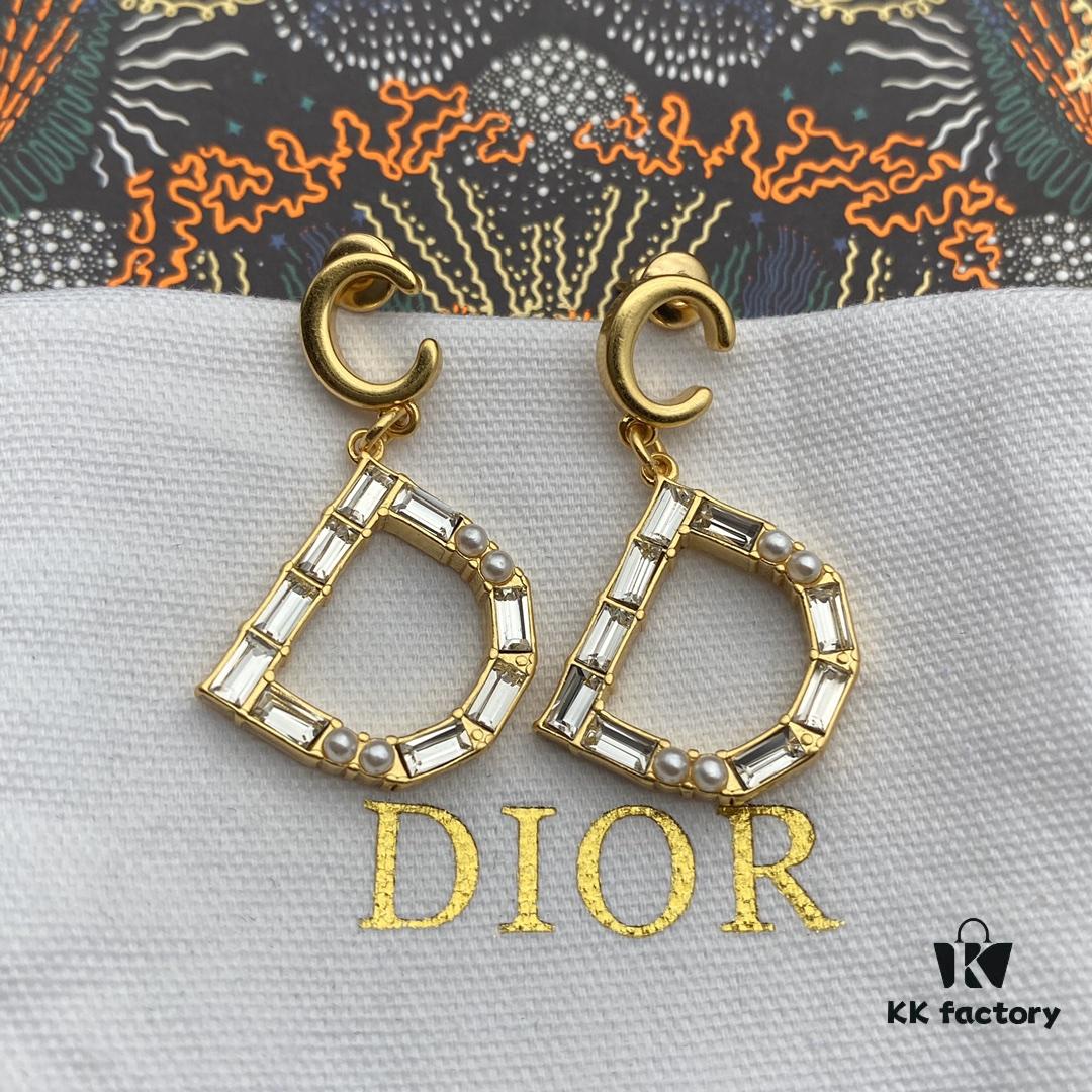 692ff99199f2d84055c8e45a Dior CD Stud Earrings with Top Zircon, Pearl, Elegant and Low-key, Super Beautiful