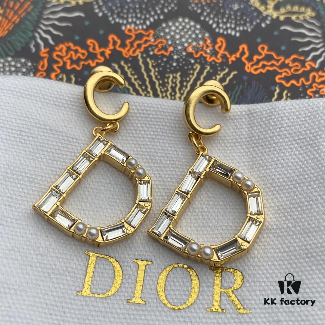 692ff99399f2d84055c8e45b Dior CD Stud Earrings with Top Zircon, Pearl, Elegant and Low-key, Super Beautiful