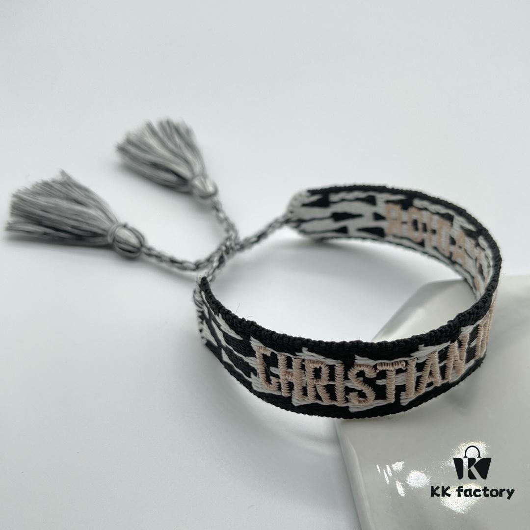 692ff9fc99f2d84055c8e4d1 Dior Bracelet Top Version 🌟 Bottom Print Logo Clear, Full and Rounded ‼️ ZP Used for Sample Making, Already Quite Dirty and Worn ️ One Very Notable Detail: The Font of the Letters is Intentionally Irregular, Not Neat and Uniform. Trust the Authentic Sample Design 🌟 Vintage, Aged Fashion Look, Upgraded Materials and Complex Craftsmanship, Same Style Worn by Numerous Celebrities – Grab Yours Now! New Colors Continuously Updated...