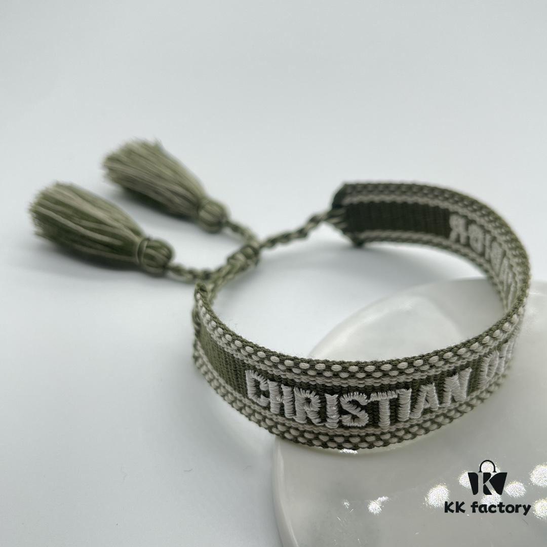 692ffa2899f2d84055c8e51b Dior Bracelet Top Version 🌟 Bottom Print Logo Clear, Full and Rounded ‼️ ZP Used for Sample Making, Already Quite Dirty and Old, One Very Noteworthy ️ Detail: Lettering Font is Intentionally Irregular, Not Neat. Authentic Sample Inspired 🌟 Vintage Aged Fashion Look, Upgraded Materials and Complex Craftsmanship, Worn by Numerous Celebrities – Grab Yours Now! New Colors Continuously Updated...