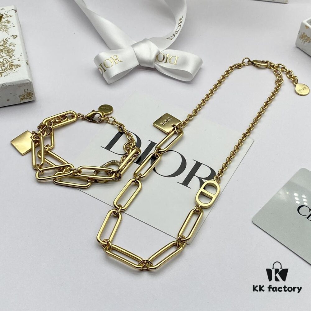 692ffab799f2d84055c8e5de Dior Classic Set