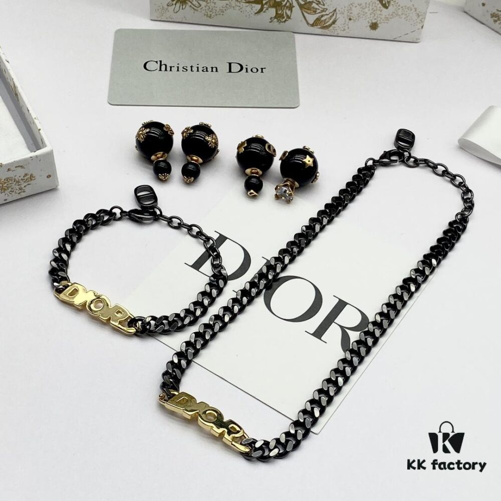 692ffad399f2d84055c8e5f8 Dior Classic Set