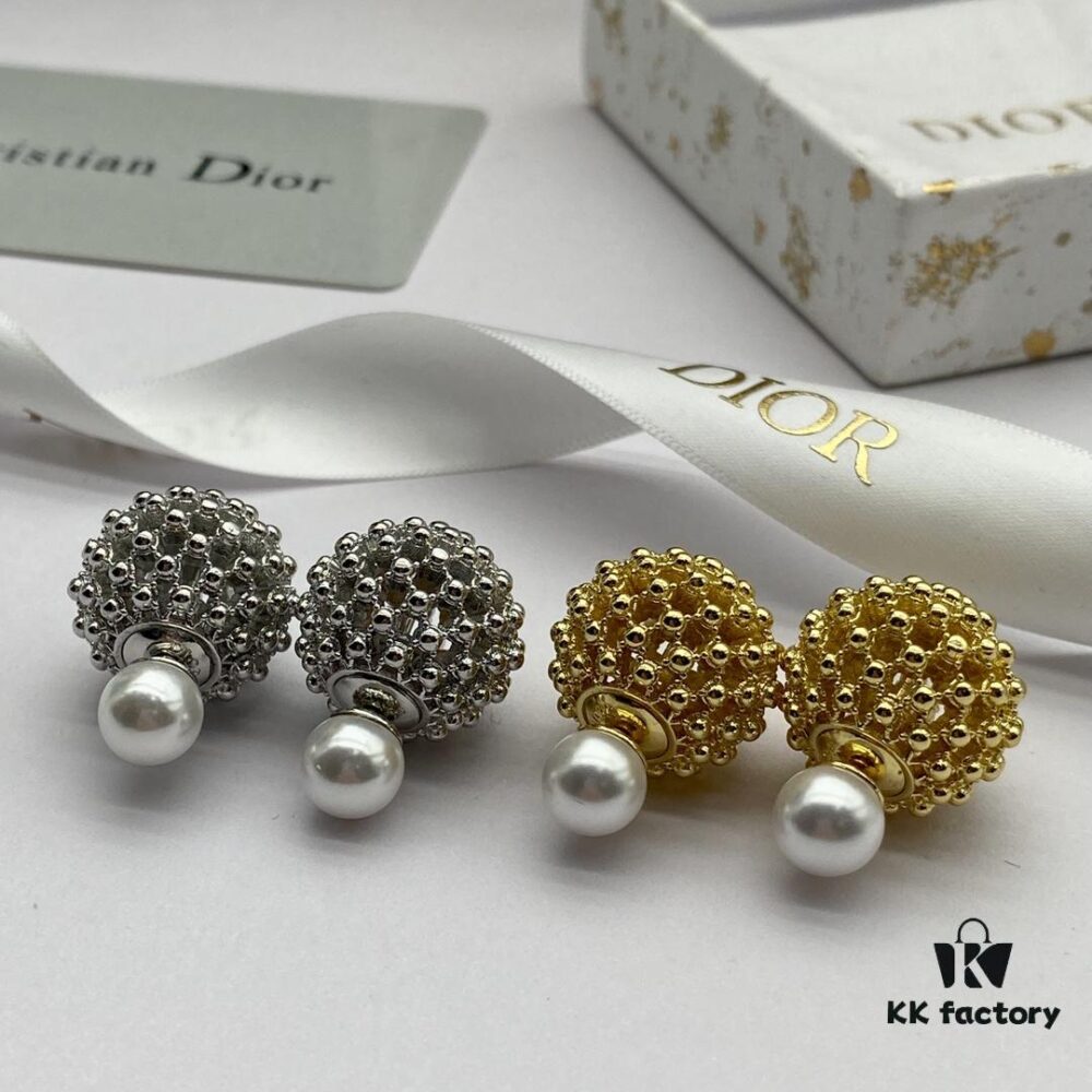 692ffae999f2d84055c8e60c Dior New Arrival Stud Earrings