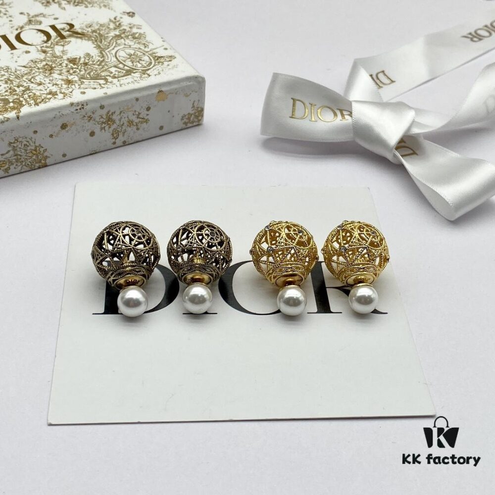 692ffaf499f2d84055c8e61a Dior New Arrival Stud Earrings