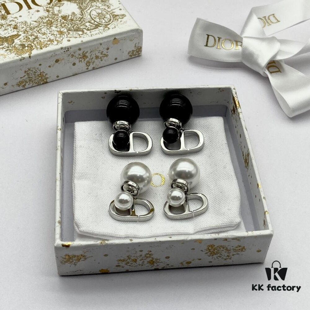 692ffafa99f2d84055c8e621 Dior New CD Nose Ring Stud Earrings