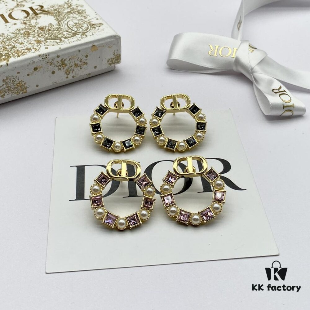 692ffb0199f2d84055c8e62a Dior New CD Stud Earrings