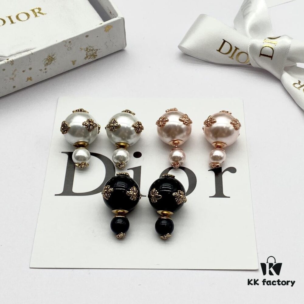 692ffb5199f2d84055c8e67a Dior Classic Pearl Stud Earrings