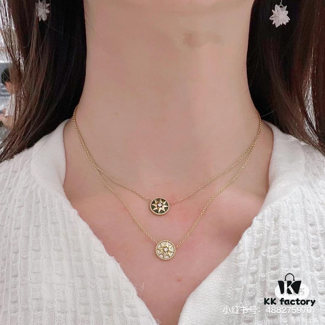 Dior Eight-Pointed Star Compass Mother-of-Pearl Necklace Wearing Image