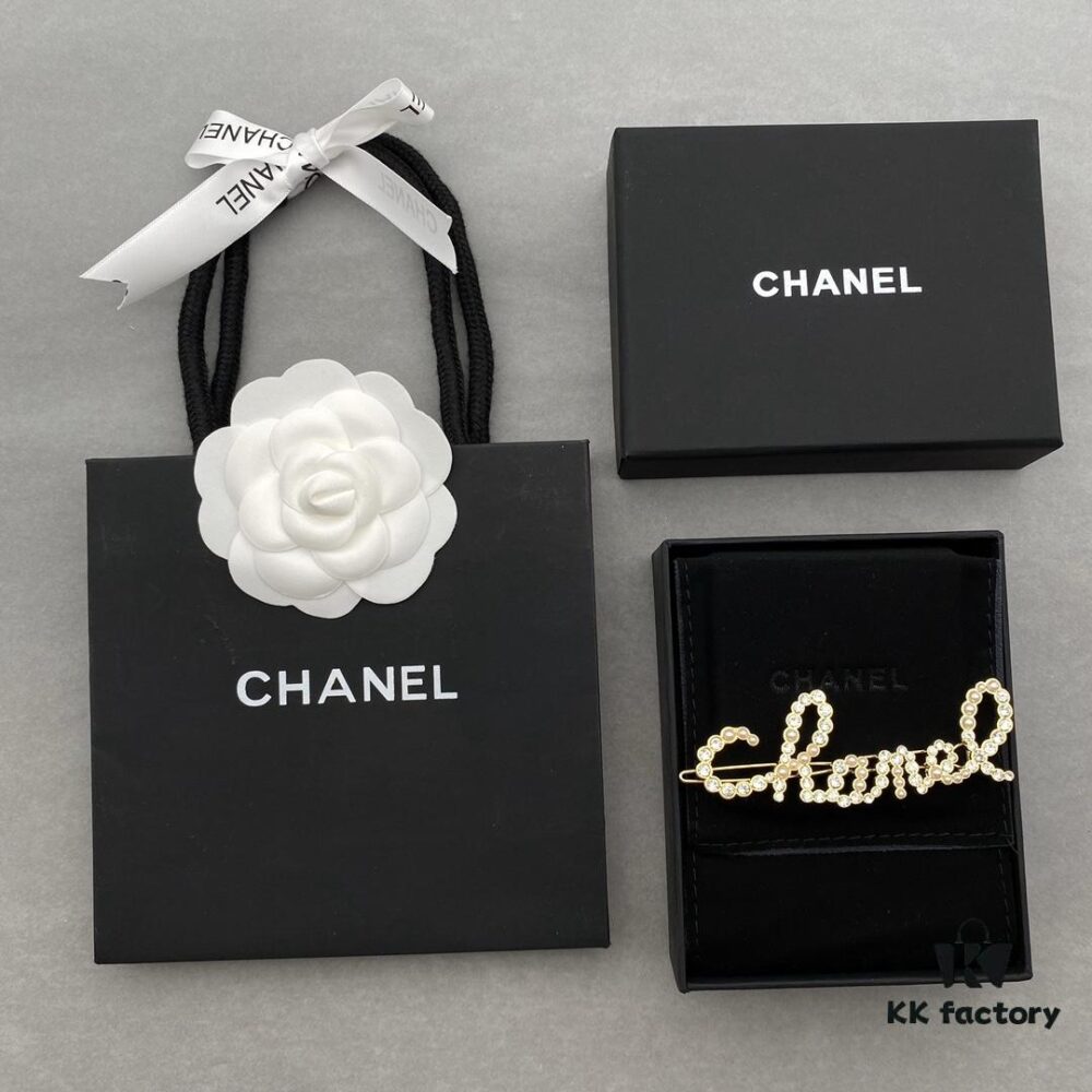 692ffc3399f2d84055c8e76f Chanel New Arrival Gold Hair Clip Super Fairy-like