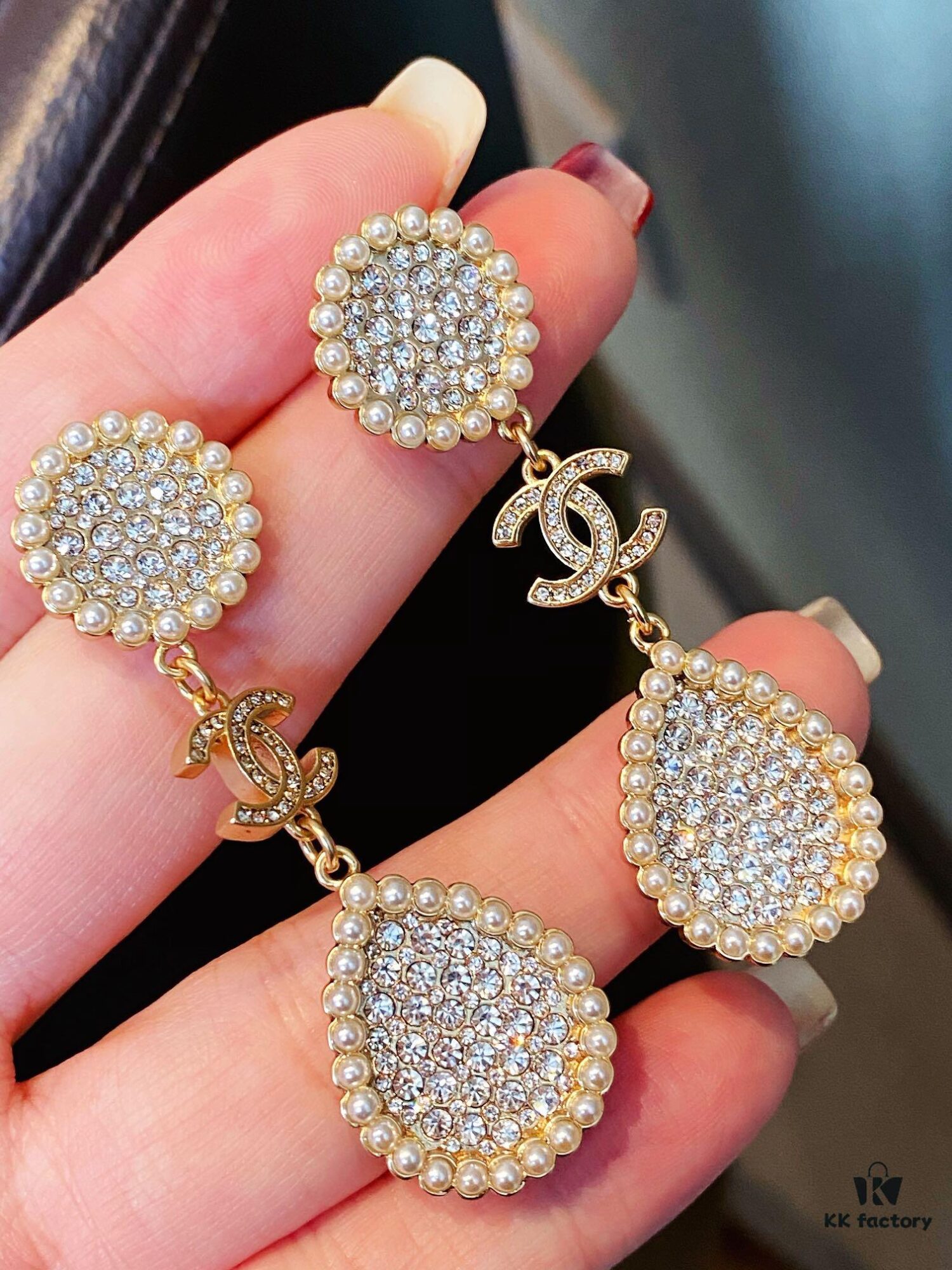 692ffc5f99f2d84055c8e7a0 Xiaoxiang New Sunflower Earrings, Luxury Full Diamond Pearl Drop Design, Elegant and Stylish for Daily Wear