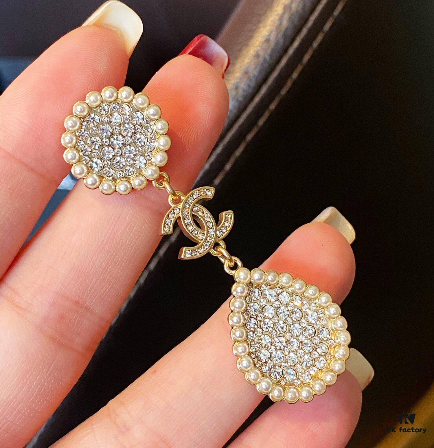 692ffc6199f2d84055c8e7a1 Xiaoxiang New Sunflower Earrings, Luxury Full Diamond Pearl Drop Design, Elegant and Stylish for Daily Wear