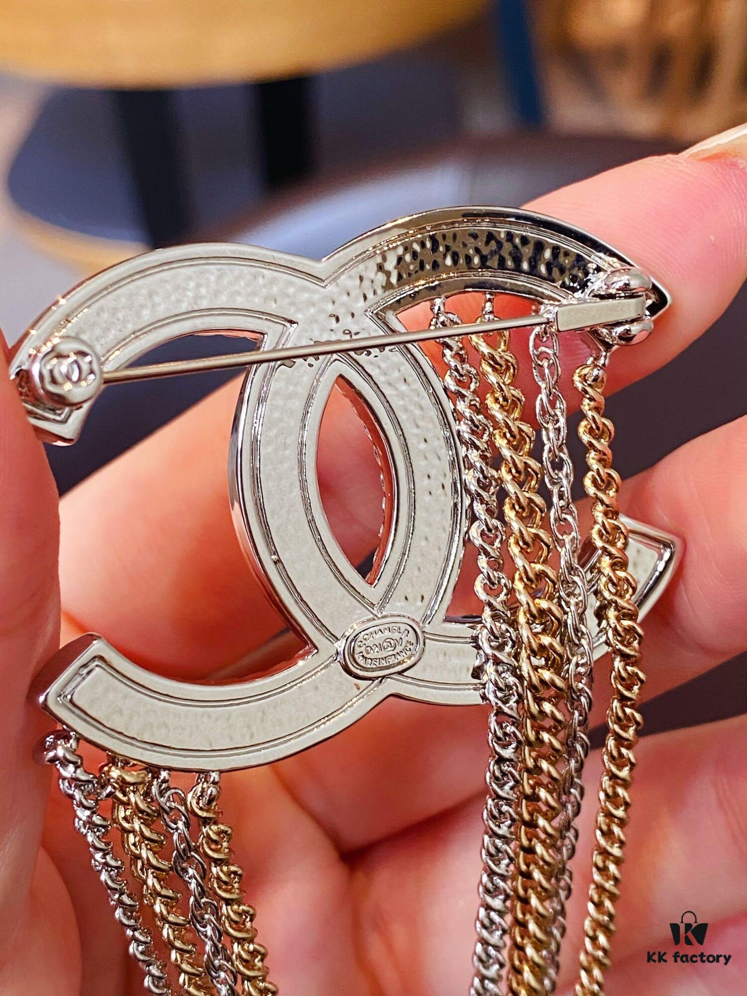 692ffc6c99f2d84055c8e7a9 Xiaoxiang New Tassel Brooch, White Full Diamond Double C with Gold and Silver Chain, Elegant and Stylish Brooch with Rich Details, Beautiful When Worn, Genuine Quality Brass Material