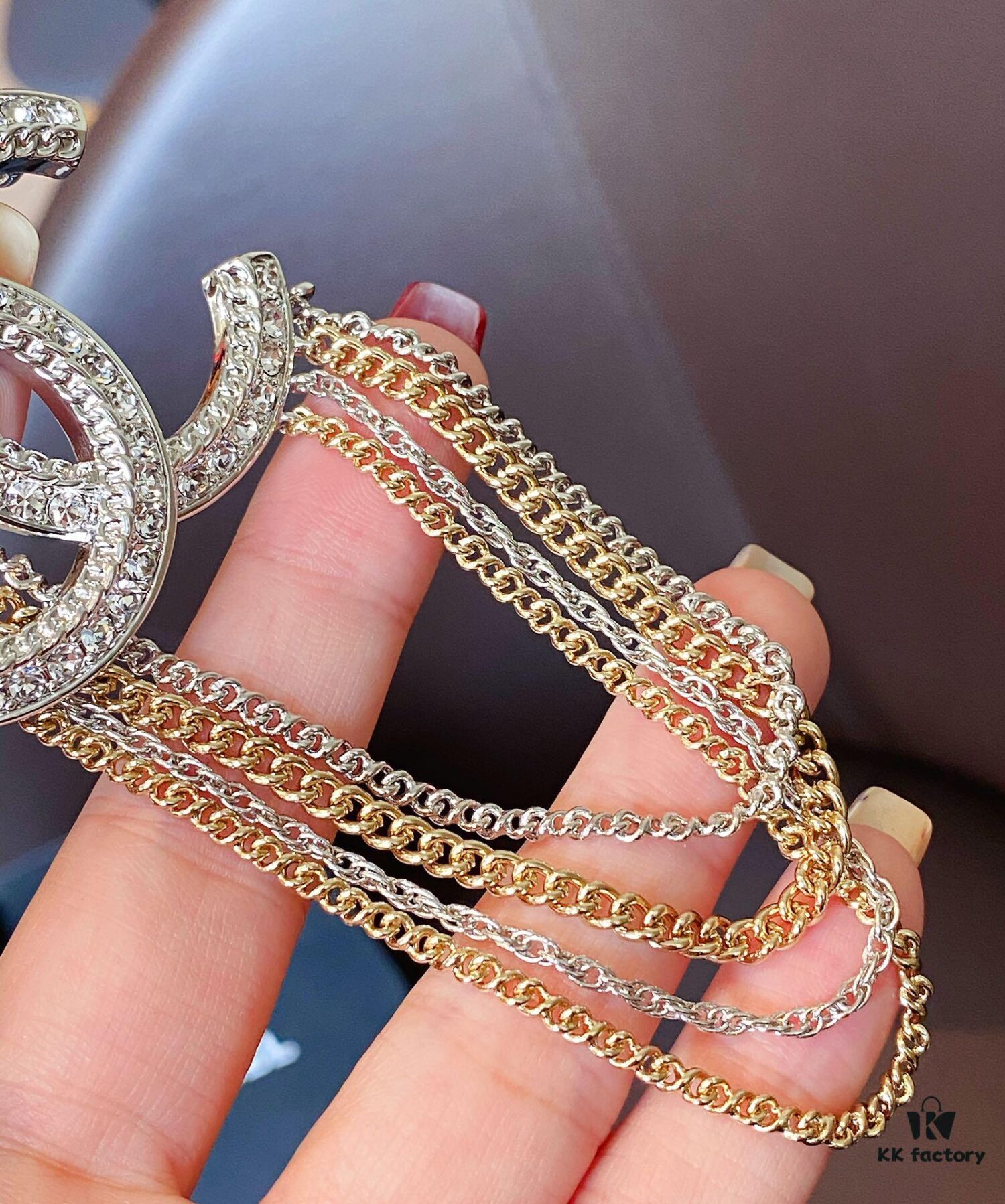 692ffc6d99f2d84055c8e7aa Xiaoxiang New Tassel Brooch, White Full Diamond Double C with Gold and Silver Chain, Elegant and Stylish Brooch with Rich Details, Beautiful When Worn, Genuine Quality Brass Material