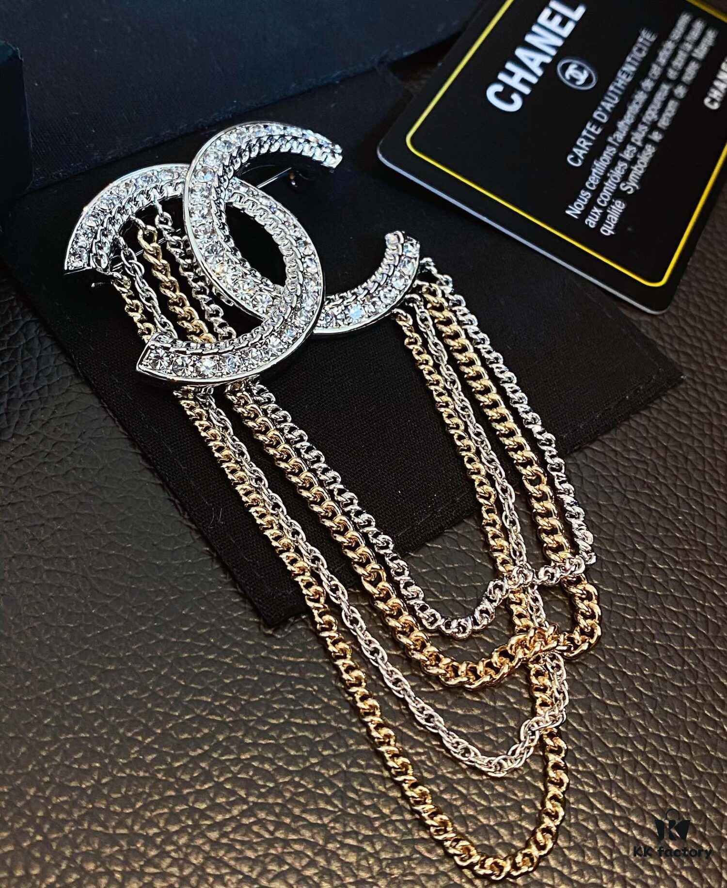 692ffc7d99f2d84055c8e7b5 Xiaoxiang New Tassel Brooch, White Full Diamond Double C with Gold and Silver Chain, Elegant and Stylish Brooch with Rich Details, Beautiful When Worn, Genuine Quality Brass Material