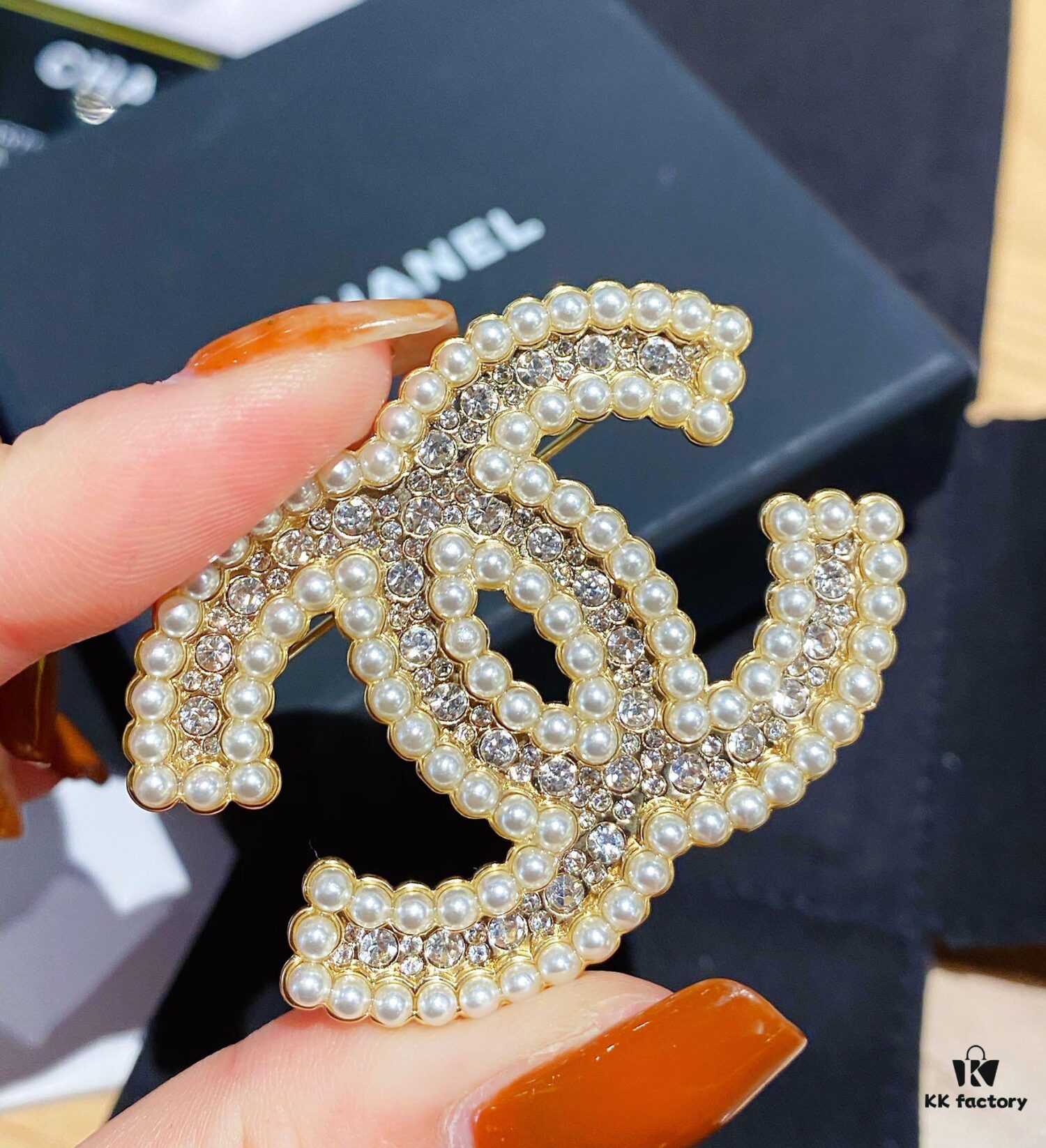 692ffc8299f2d84055c8e7ba Xiaoxiang New Pearl Brooch, Small Pearl Trim Design with Full Rhinestone Double C Shape