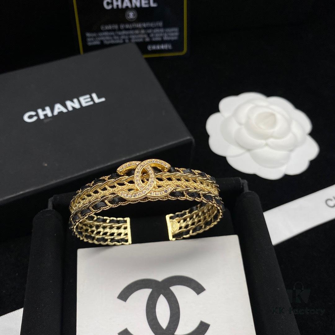 Xiaoxiang New 22 Bestseller Black and White Leather Cuff Bracelet 😍😍