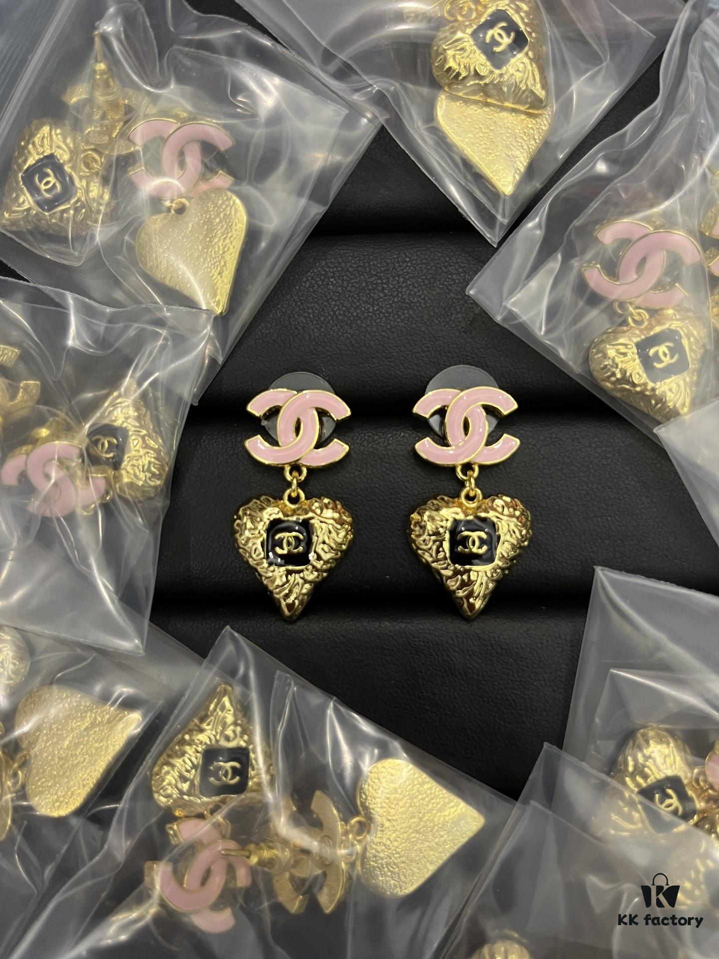Xiaoxiang New Vintage-style Metal Heart Earrings Black Pink