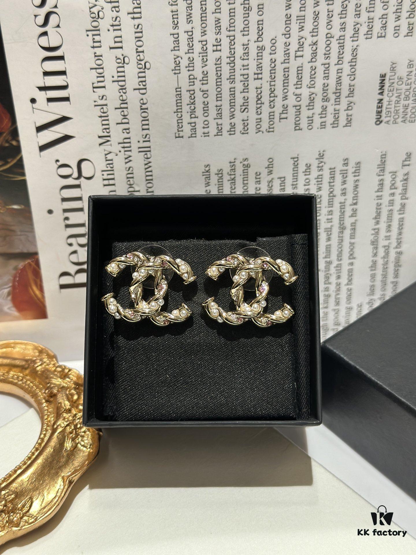 692ffccd99f2d84055c8e81a Xiao Xiang New Twist Braided Double C Pearl Pink Diamond Stud Earrings