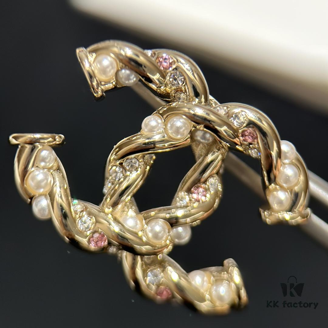 692ffcce99f2d84055c8e81c Xiao Xiang New Twist Braided Double C Pearl Pink Diamond Stud Earrings
