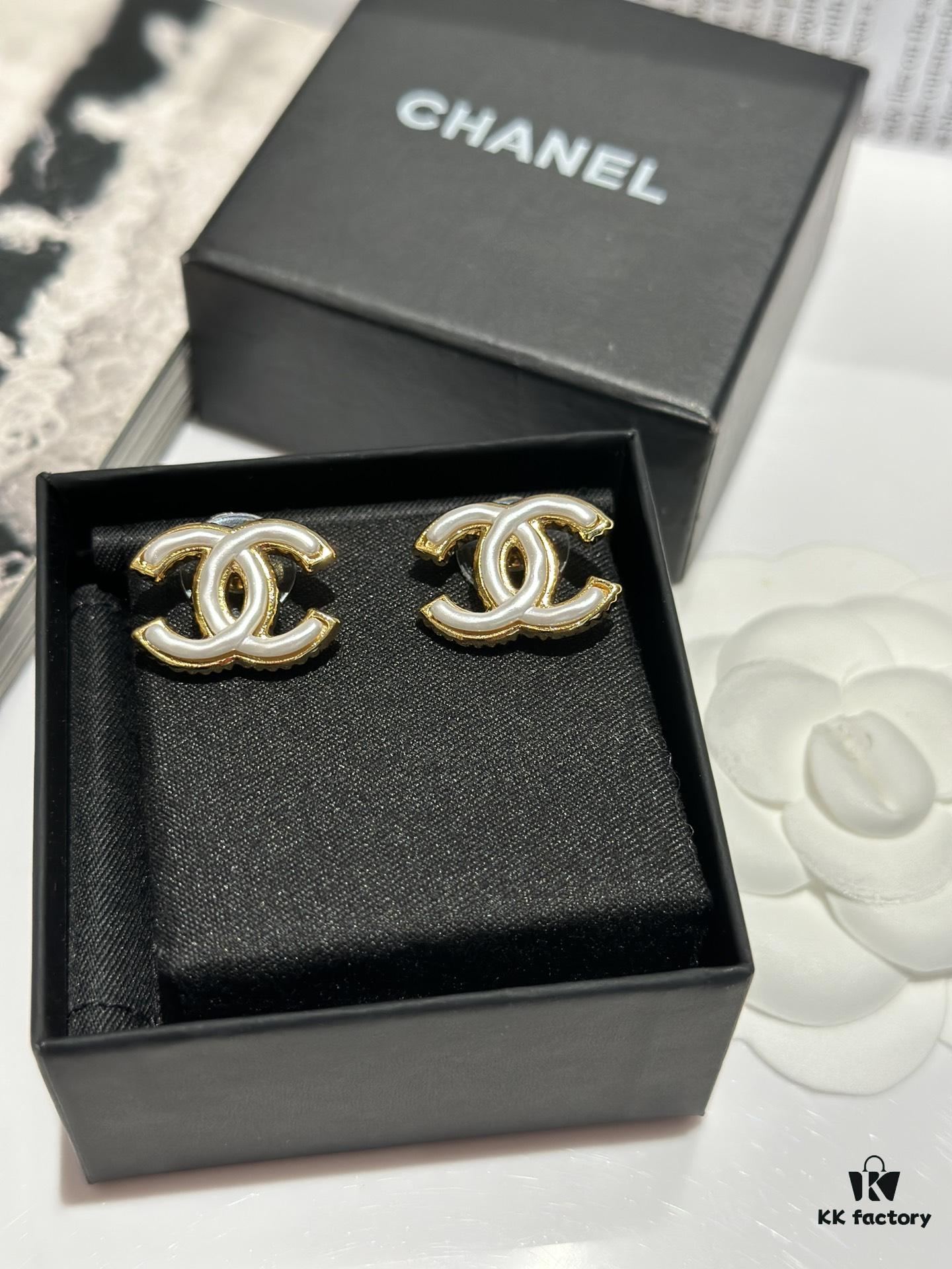 692ffcd099f2d84055c8e81f Xiao Xiang New Model Enamel Gold-Edged White Double C Stud Earrings 🤍