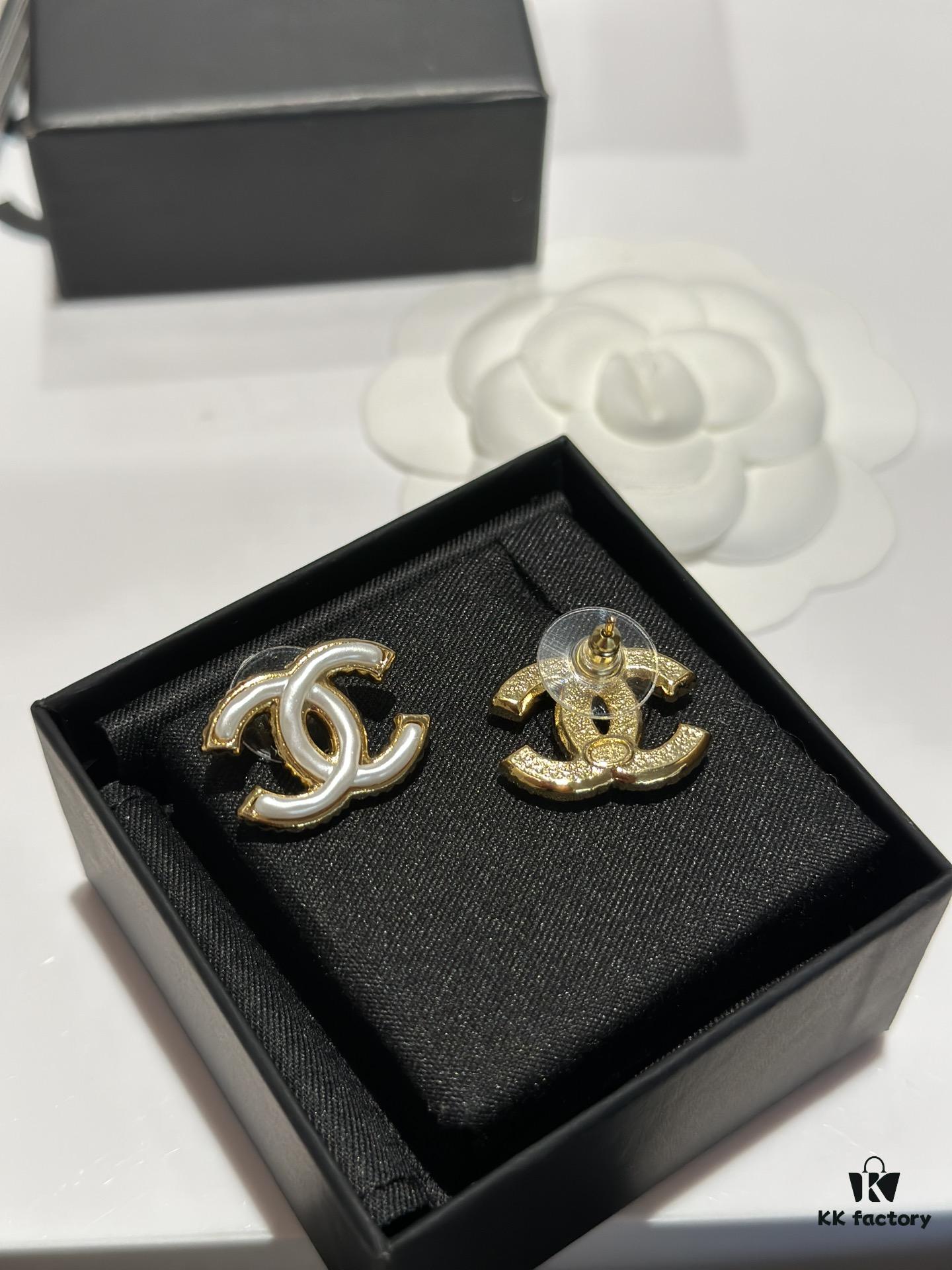 692ffcd599f2d84055c8e824 Xiao Xiang New Model Enamel Gold-Edged White Double C Stud Earrings 🤍