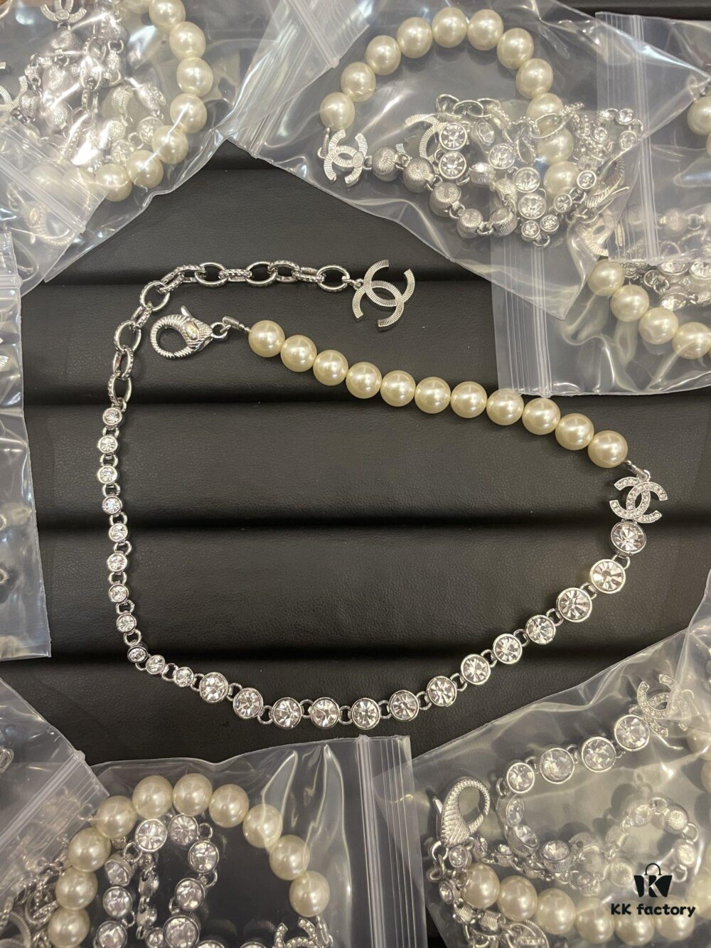 692ffce699f2d84055c8e83d Xiaoxiang New Arrival Pearl and Rhinestone Choker Necklace