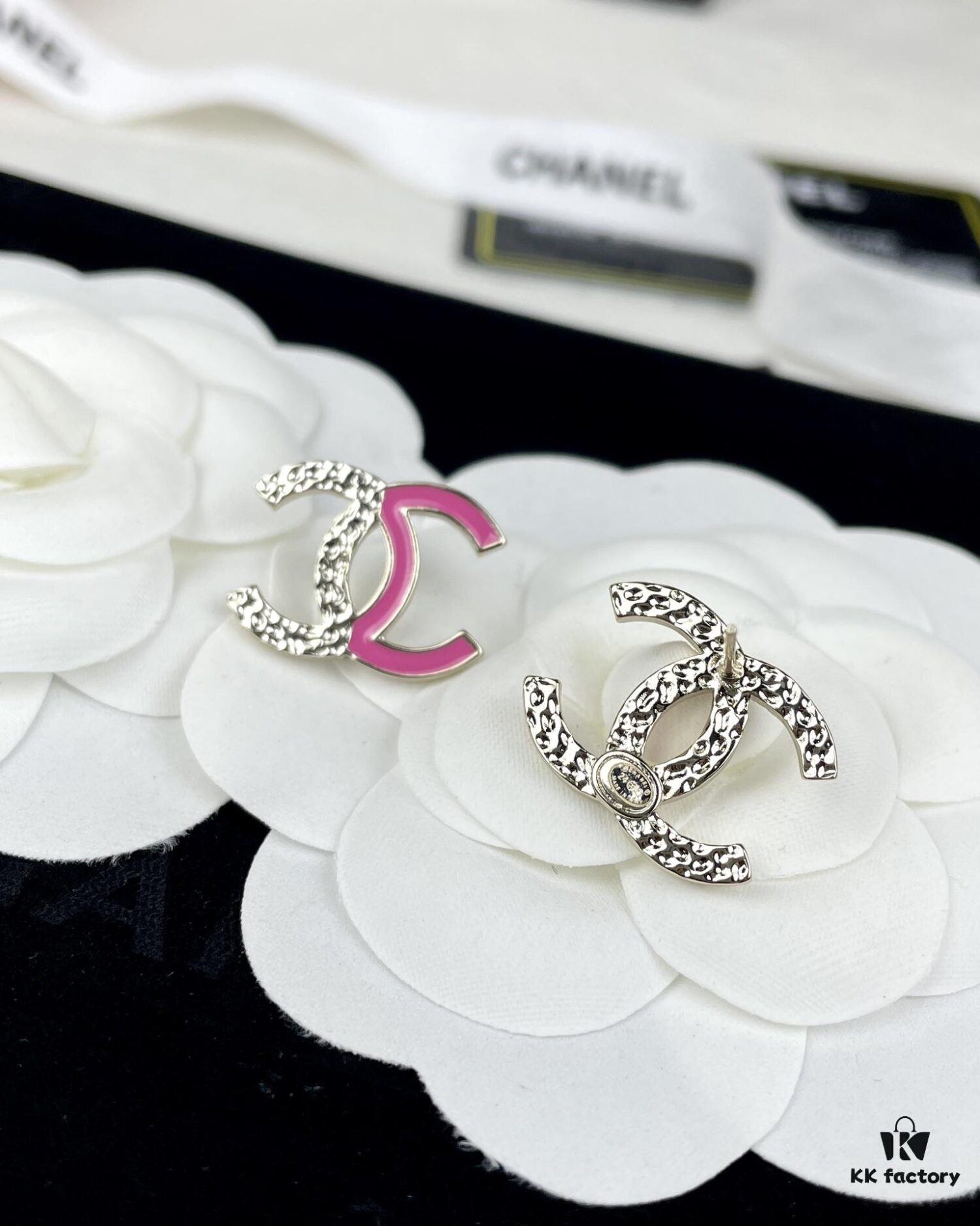 692ffcf199f2d84055c8e84c CHANE New 24C Pink Enamel Half-Gold Half-Pink Letter C Stud Earrings