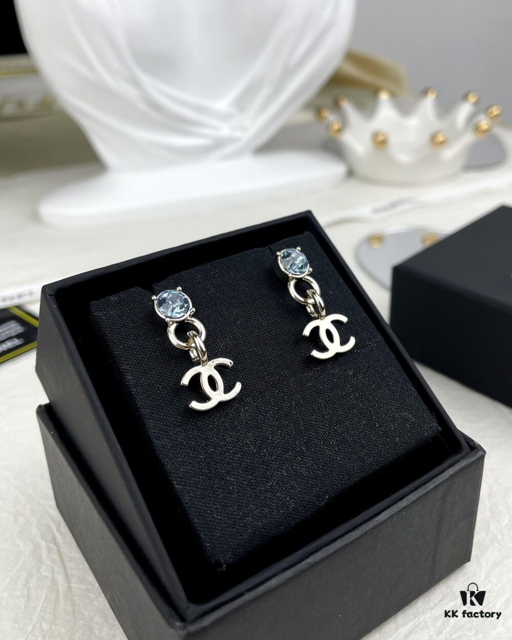 692ffcf499f2d84055c8e84f Xiaoxiang New Arrival Light Blue Rhinestone Round Double C Pendant Earrings