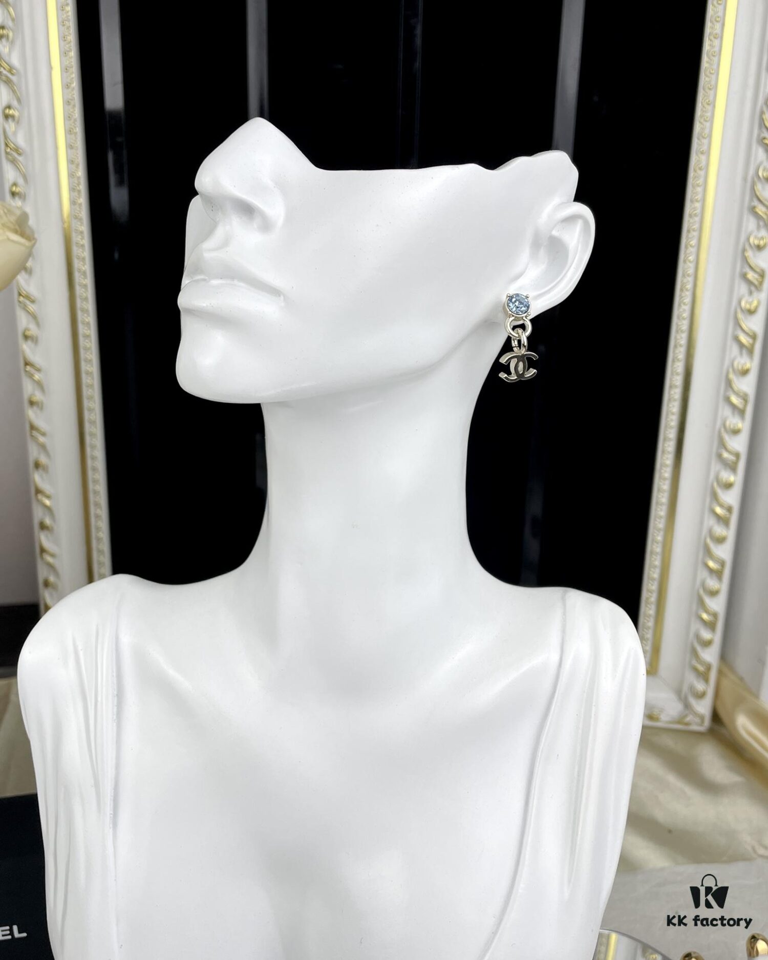Xiaoxiang New Arrival Light Blue Rhinestone Round Double C Pendant Earrings