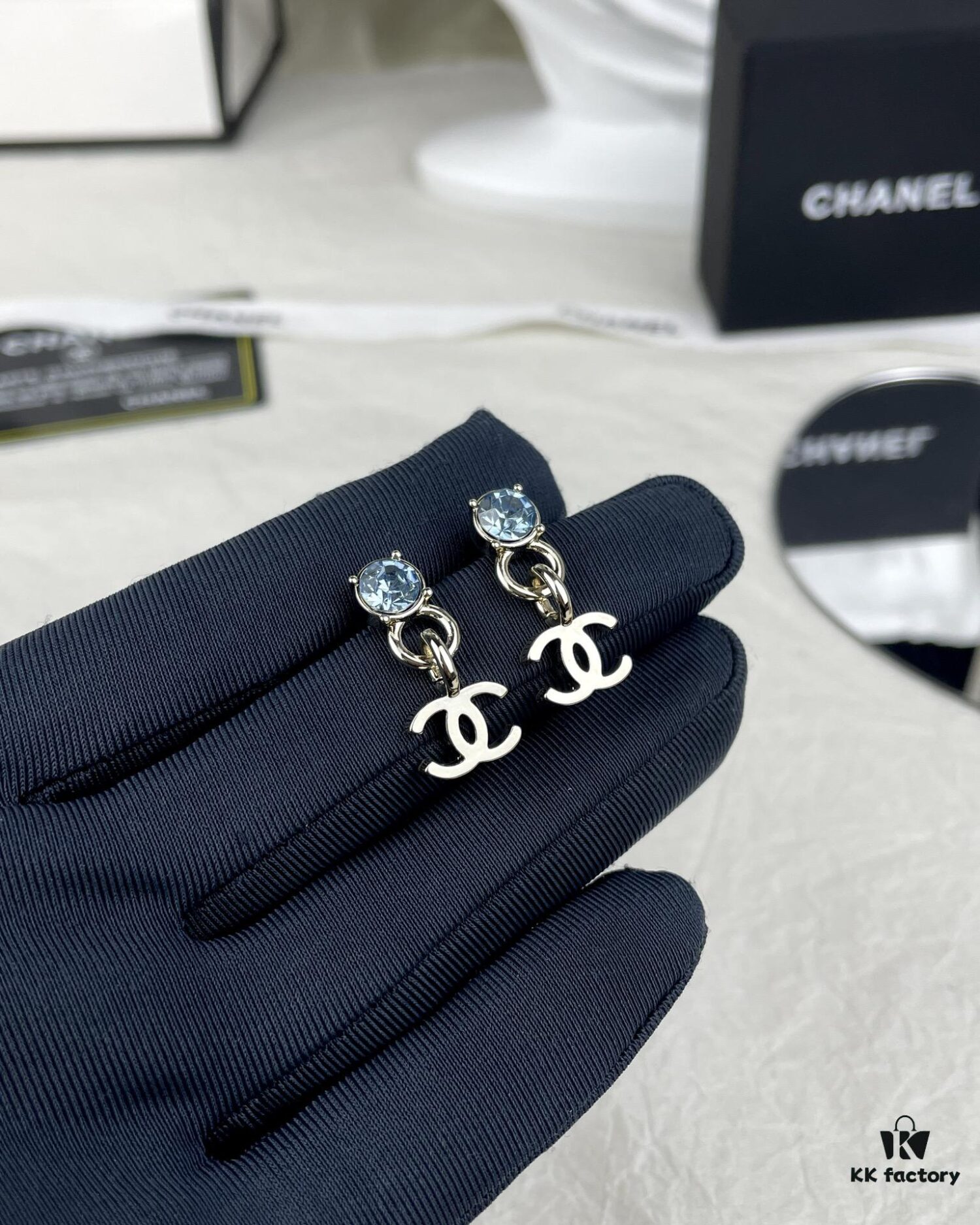 Xiaoxiang New Arrival Light Blue Rhinestone Round Double C Pendant Earrings