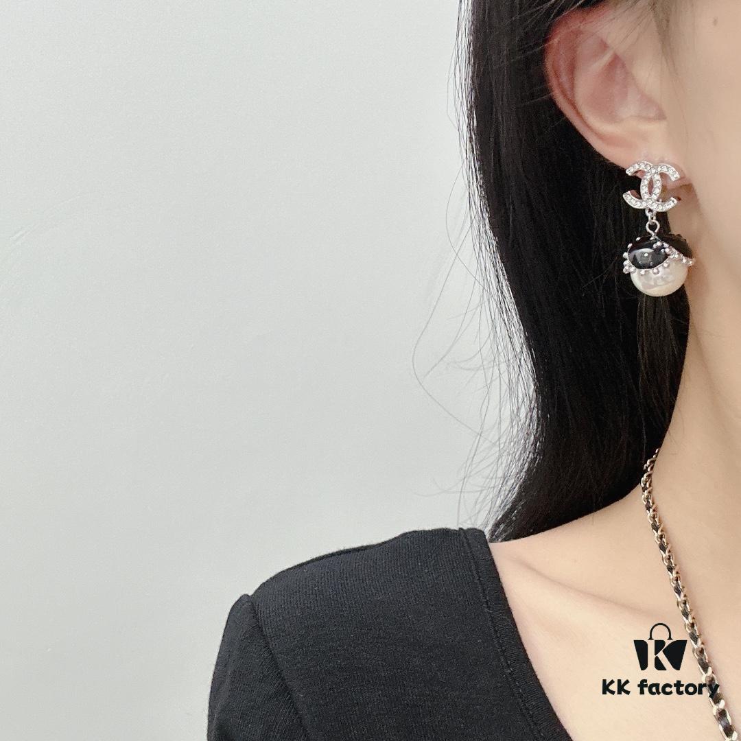 692ffcff99f2d84055c8e860 New Xiaoxiang Double C Black Pearl Earrings, Brand Fashion and Versatile