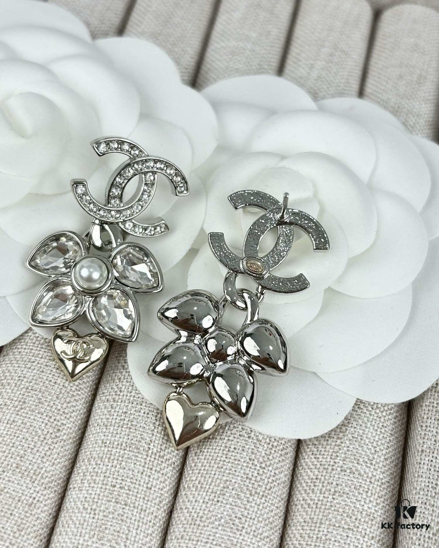 692ffd0899f2d84055c8e86c New Xiaoxiang Silver Wheat Ear Rhinestone ✨ Light Gold Heart Pendant Earrings ✨